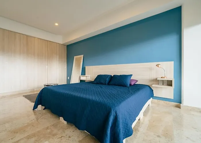 1 Bd Location! Gym, Pool